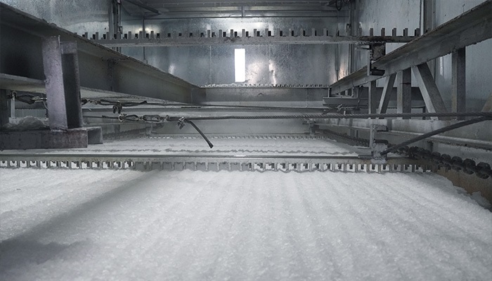 Scherbeneismaschine mit Eisrechensystem