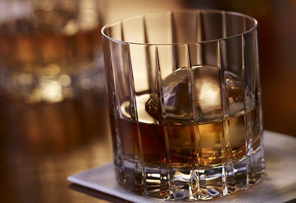 Eiskugel für Whisky