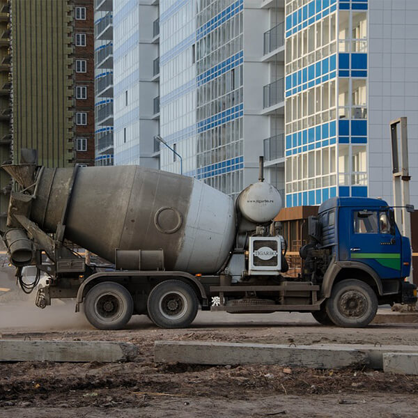 Wie wird die Temperatur der Betonkonstruktion kontrolliert?